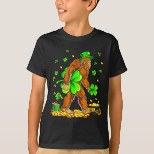 Camiseta día de San Patricio bigfoot sasquatch trébol hombr