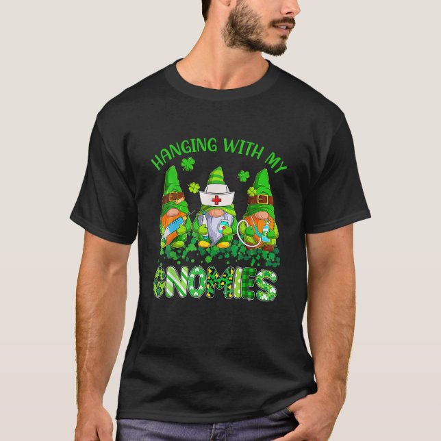 Camiseta Día de San Patricio colgando con mi enfermera de n (Anverso)