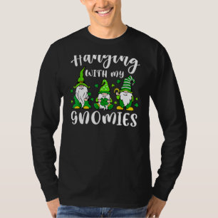Camiseta Día de San Patricio Colgando Con Mis Gnomies Shamr