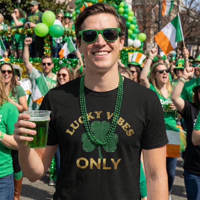 Camiseta Día de San Patricio Vibraciones Afortunadas Shamro (Subido por el creador)
