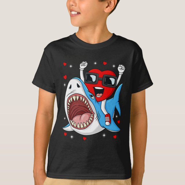 Camiseta Día de San Valentín Corazón montando Tiburones Div (Anverso)