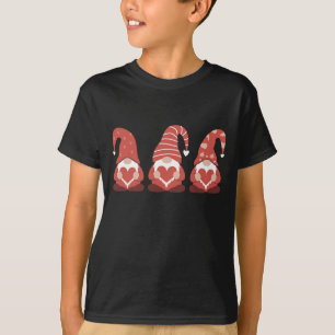Camiseta Día de San Valentín Tres adorables gnomos sostenie