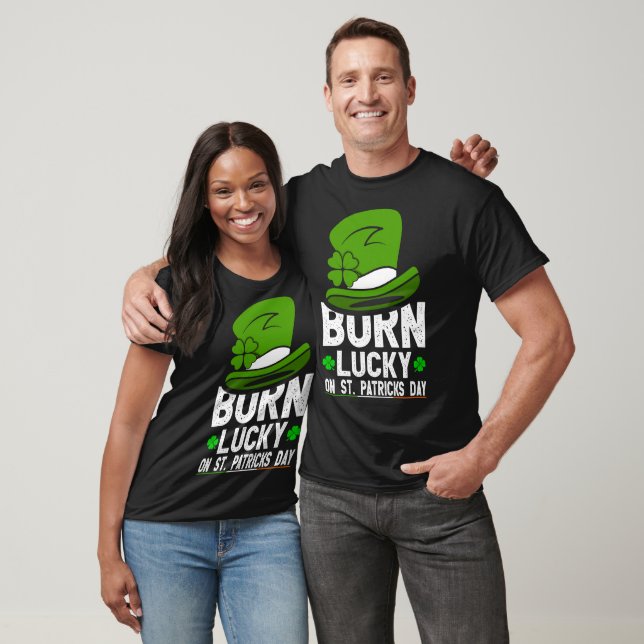Camiseta Día de St Patricks, un shamrock afortunado (Unisexo)
