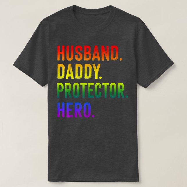 Camiseta Día del padre gay: Marido del Orgullo LGBT protéja (Diseño del anverso)