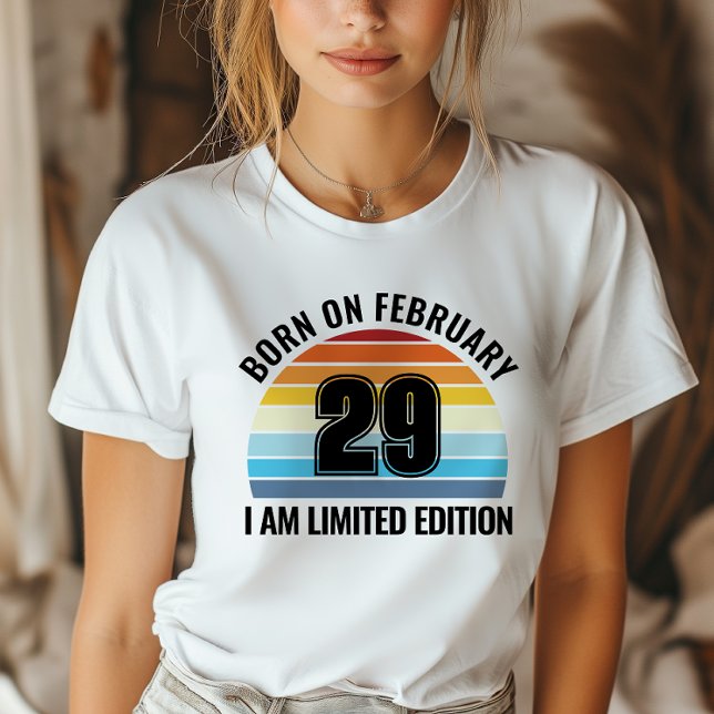 Camiseta Día del Salto 29 feb. Año del salto del atardecer (Celebrate Leap Day in style with our exclusive T-shirt, marking the once-in-four-years occasion.)