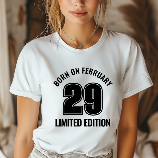 Camiseta Día del Salto Nacido El 29 De Febrero, Año Del Sal (Celebrate Leap Day in style with our exclusive T-shirt, marking the once-in-four-years occasion.)