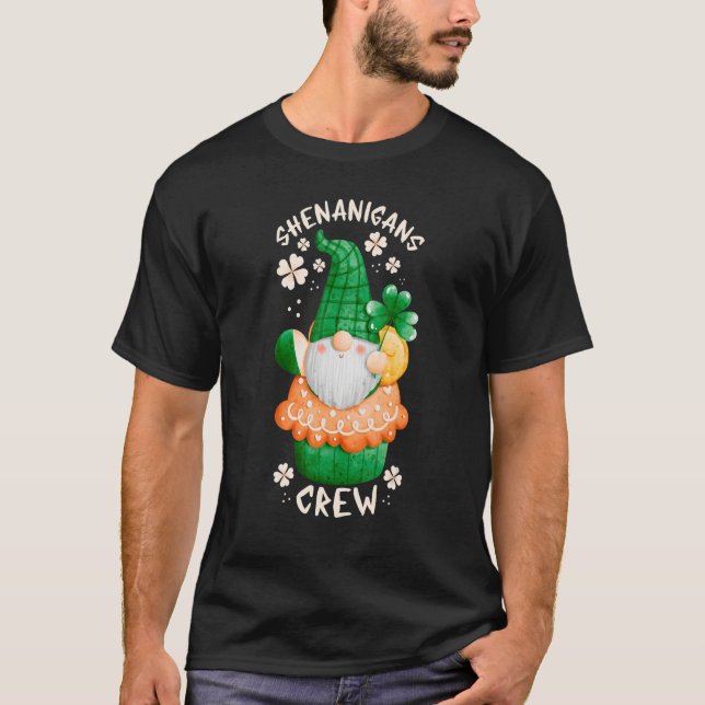 Camiseta Día del Santo Patrocinador pequeño gnomo en el muf (Anverso)