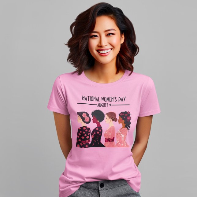 Camiseta Día Mundial de la Mujer: Floral rosa (Subido por el creador)