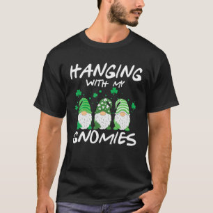 Camiseta Día Verde De Gnome St Patricks Colgando Con Mi Gno