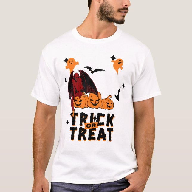 Camiseta diablo con el truco de calabaza o el tratamiento (Anverso)