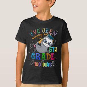 Camiseta Días De Escolaridad Colocada En El Stud De 5º Grad