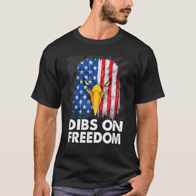 Camiseta Dibs on Freedom 4th of July US Flag Firecrackers (Anverso)