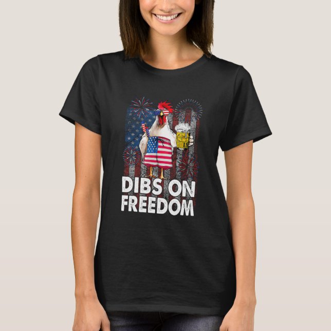 Camiseta Dibs on Freedom Chicken 4th of July US Flag Firecr (Anverso)