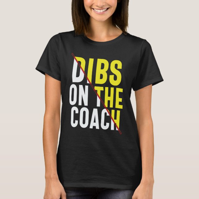 Camiseta Dibs On The Coach Apparel (Anverso)