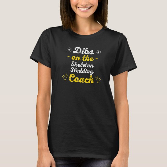 Camiseta Dibs on the Skeleton Sledding Coach dice gracioso (Anverso)