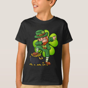 Camiseta Dibujando duende con trébol día de San Patricio
