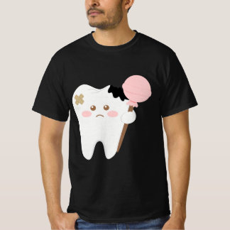 Camiseta Dibujo animado de diente cariado lindo sosteniendo
