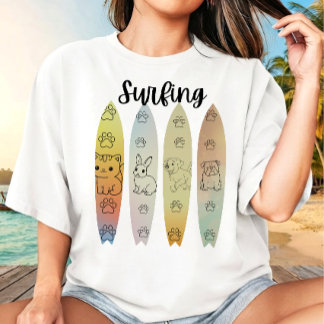 Camiseta Dibujo de mascota surfeando en una tabla de surf