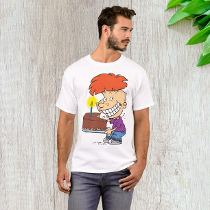 Camiseta Dibujo divertido de un niño con pastel de cumpleañ