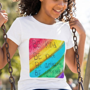 Camiseta Dicho Inspirador Arcoíris Sé Amable Sé Tú Mismo 