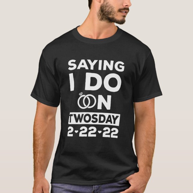 Camiseta Diciendo Que Lo Hago El Martes 2-22-22 Boda (Anverso)