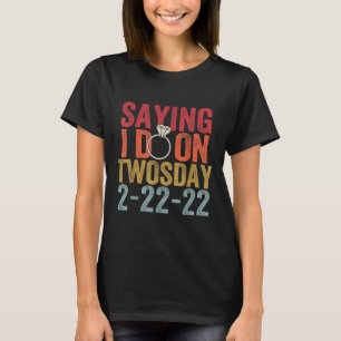 Camiseta Diciendo Que Lo Hago El Martes 2-22-22 Boda Bri