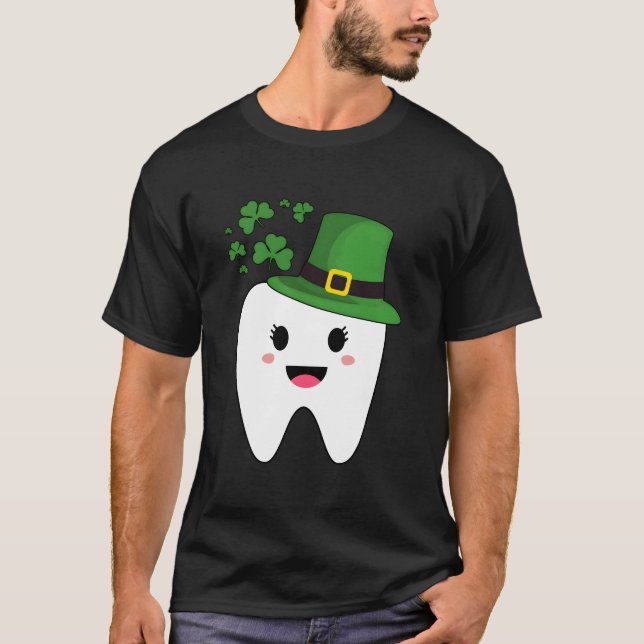 Camiseta Diente con Día de San Patricio de Asistente Dental (Anverso)
