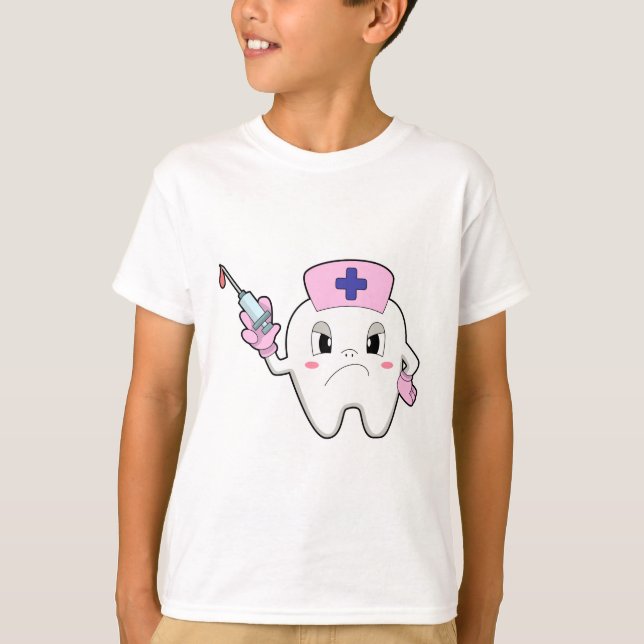 Camiseta Dientes como enfermera con jeringas.PNG (Anverso)