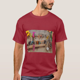 Camiseta Diferente diseño de herramientas de trabajo: cread