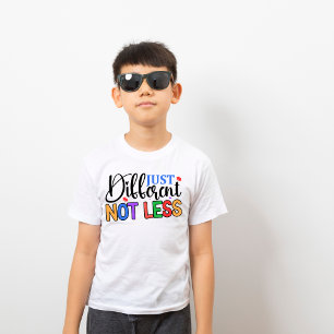 Camiseta Diferente, no menos, colorida conciencia del autis