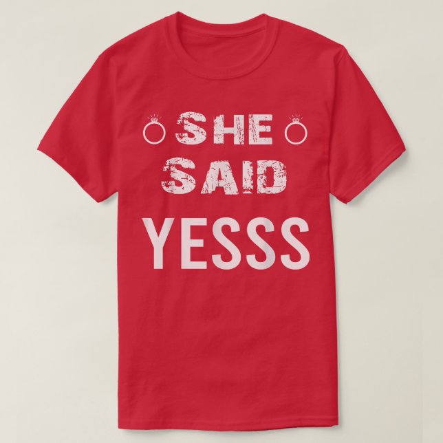 Camiseta Dijo que sí Girlfriend Fiancee Wife Sí Engageme (Diseño del anverso)