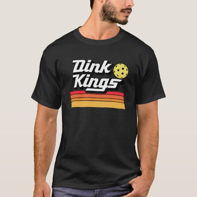 Camiseta Dink Kings Cute Pickleball Team 80s Pickle Ball R (Anverso)