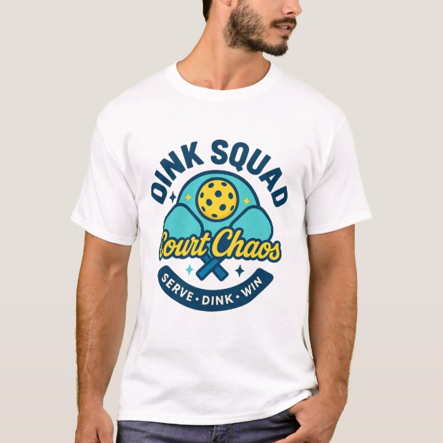 Camiseta Dink Squad — Court Chaos Pickleball Team Emblem (Anverso)