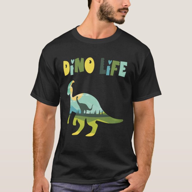 Camiseta Dino life wild wilderness in the forest with dinos (Anverso)