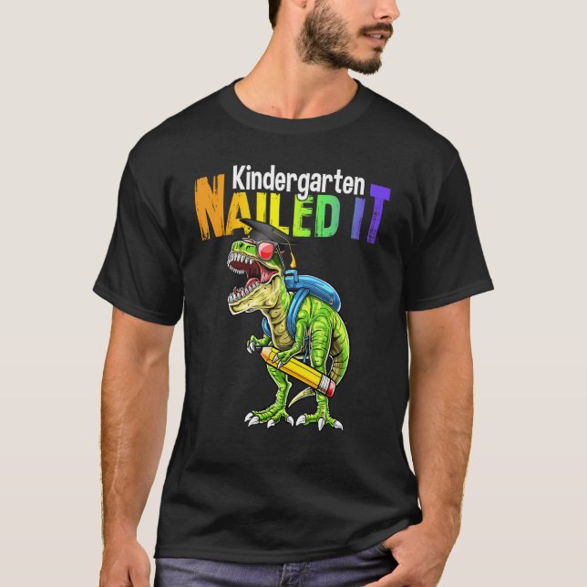 Camiseta Dino Trex Kindergarten Nailed It Graduation Boy Ki (Anverso)
