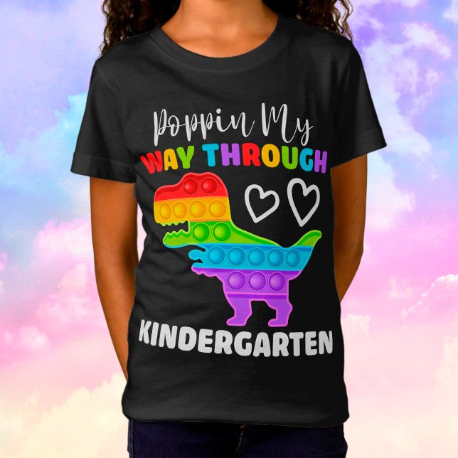 Camiseta Dinosaur Poppin My way Through Kindergarten (Subido por el creador)
