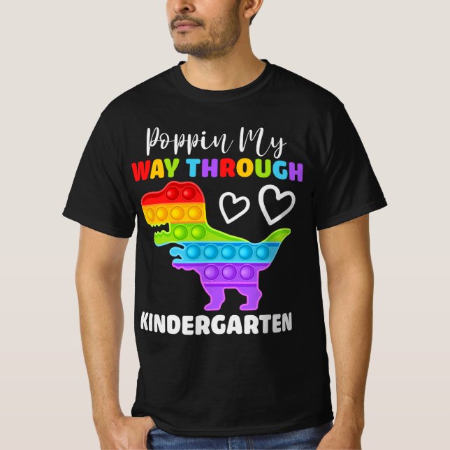 Camiseta Dinosaur Poppin My way Through Kindergarten (Anverso)