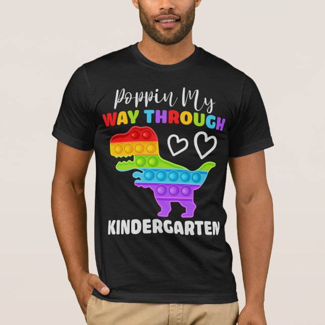 Camiseta Dinosaur Poppin My way Through Kindergarten (Anverso)