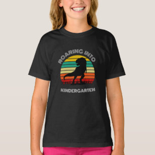 Camiseta Dinosaur rugiendo en el jardín de infancia
