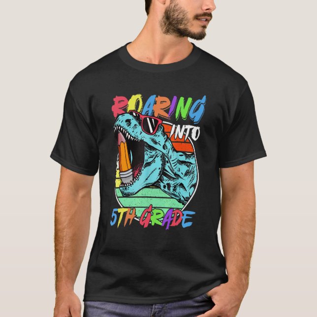 Camiseta Dinosaurio de quinto grado vuelve a la escuela de  (Anverso)
