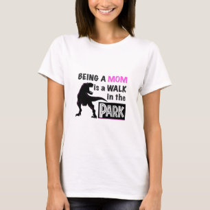Camiseta Dinosaurio divertido ser mamá es un paseo por el p