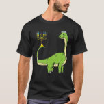 Camiseta Dinosaurios judíos Dino Toddler Boys Hanukkah Paja<br><div class="desc">¡Agarra esta graciosa Camiseta de Dino de Dinosaurio Judío como regalo de Hanukkah para tu amigo judío o miembro de la familia! Gira tu dreidel usando este pijama de Chanukah Navidades Judios PJs traje hebreo para hombres,  mujeres,  niños,  chicas,  niños y tener un Hannukah feliz</div>