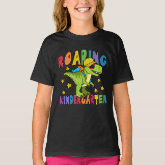 Camiseta Dinosaurios verdes impulsan a jardín de infantes a