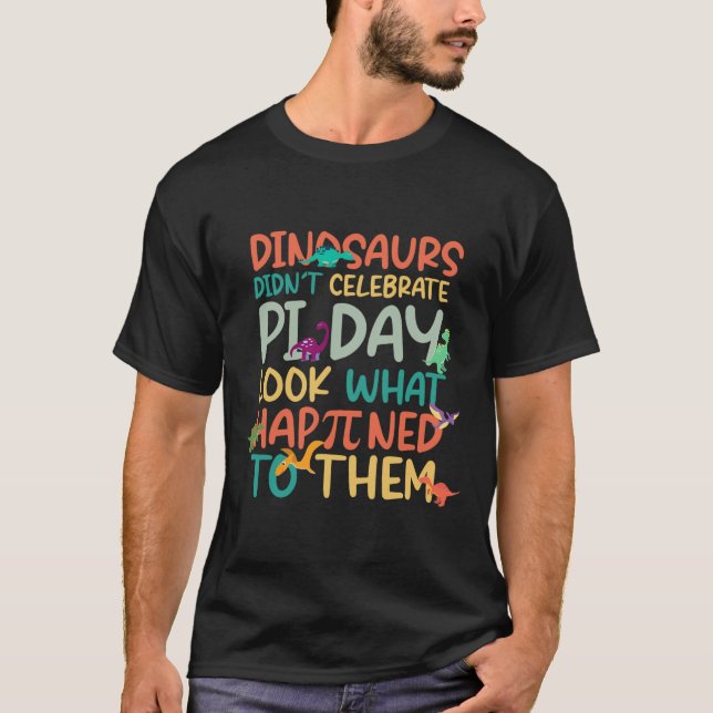 Camiseta Dinosaurs Didnt Celebrate Pi Day Funny Math Teache (Anverso)