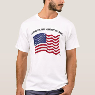 Camiseta DIOS BENDIGA A ESTE ESPOSO MILITAR con bandera de
