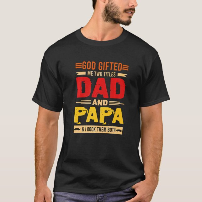 Camiseta Dios de los hombres me dio dos títulos papá y el p (Anverso)