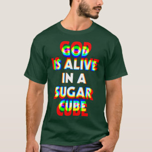 Camiseta Dios está vivo en un cubo de azúcar super alto.
