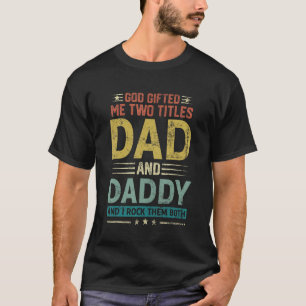 Camiseta Dios me dio dos títulos papá y papá padre feliz