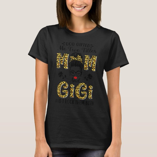Camiseta Dios Me Hizo Dos Títulos Mamá Y Gigi Leopard Messy (Anverso)