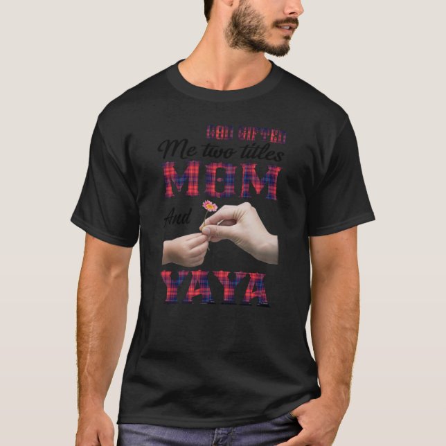 Camiseta Dios Me Hizo Dos Títulos Mamá Y Yaya (Anverso)